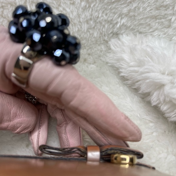 EUC- Gucci zip around long wallet. Approximately 7.5in x 4in - Picture 9 of 12